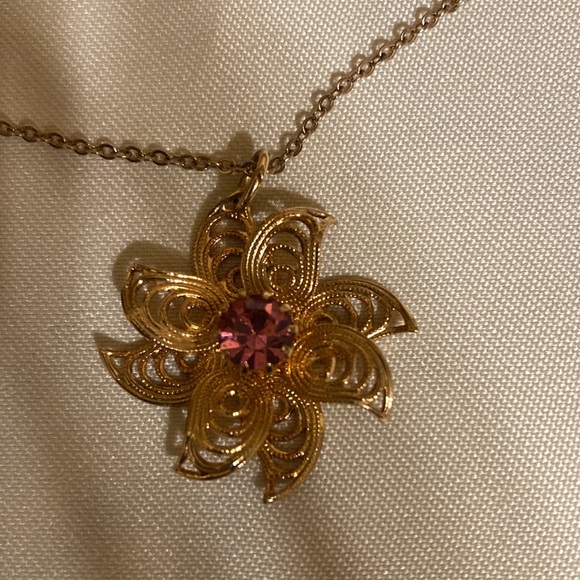 Sarah Coventry Star Fish Pendant with Pink Rhinestone and adjustable chain - Picture 2 of 5